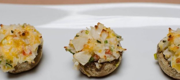 Шампиньоны фаршированные крабовыми палочками