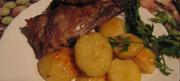 Свиные ребрышки с картошкой