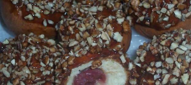 Крапфен с вишней в шоколаде