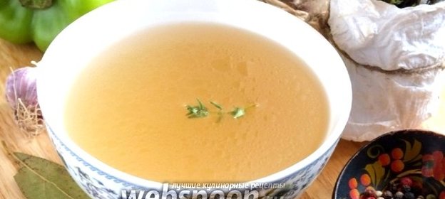 Лёгкий бульон из куриных шеек