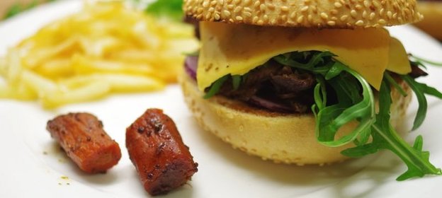 Бургеры с тушеным мясом