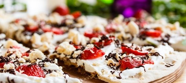 Пицца с клубникой
