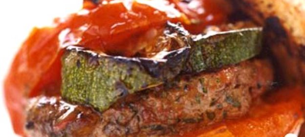 Бургеры на гриле с овощами