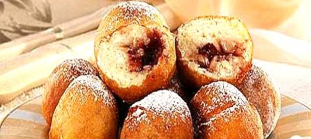 Орешки из теста с клубничным джемом