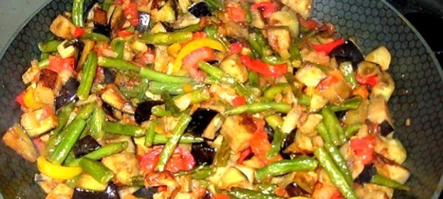 Тушеные овощи в соусе