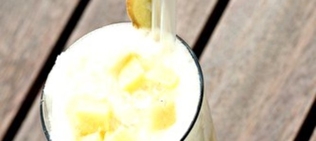 Смузи с манго и маракуйей