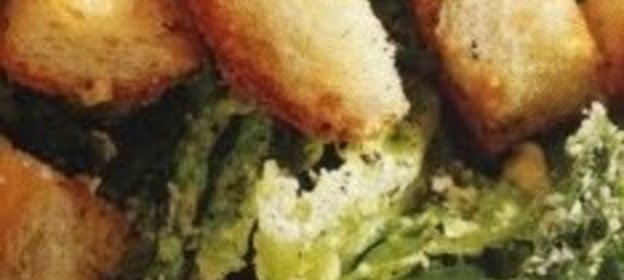 Салат «Цезарь» с анчоусами