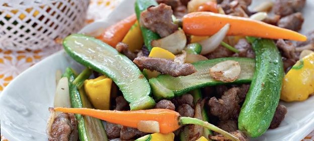 Говядина с молодыми овощами