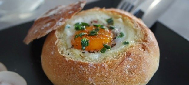 Глазунья в булочке