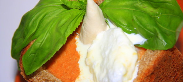 Суп-пюре из черного хлеба с сырными клецками