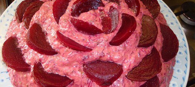 Салат Роза (еще один вариант селедки под шубой)