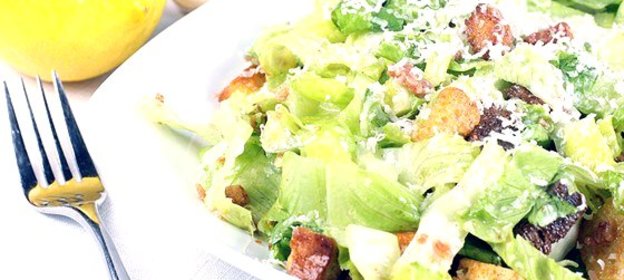 Салат «Цезарь» со свининой