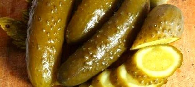 Соленые огурцы хрустящие