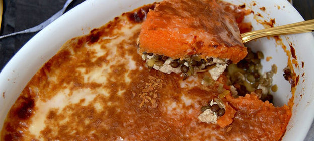 Запеканка из сладкого картофеля с чечевицей и тофу