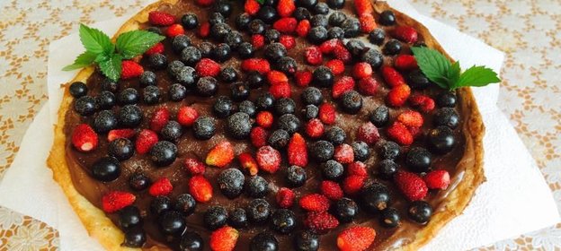 Пицца с ягодами