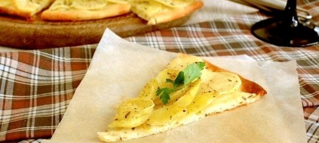 Пицца с картофелем и розмарином