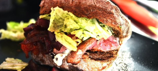 Бургер со стейком из говядины