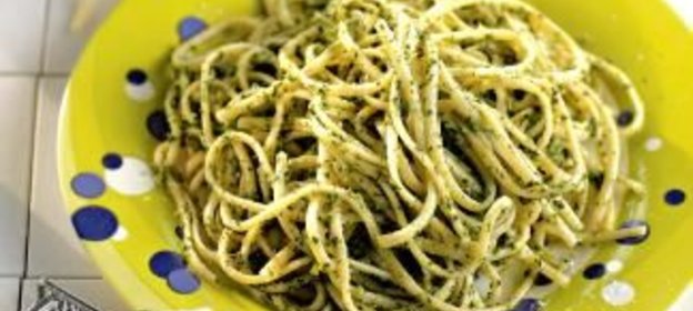 Спагетти с песто из зеленого горошка
