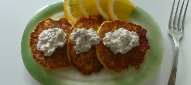 Оладьи из тыквы с ореховым соусом