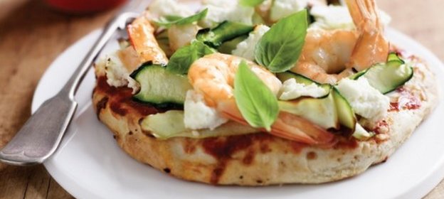 Лепешки пита с креветками и цукини