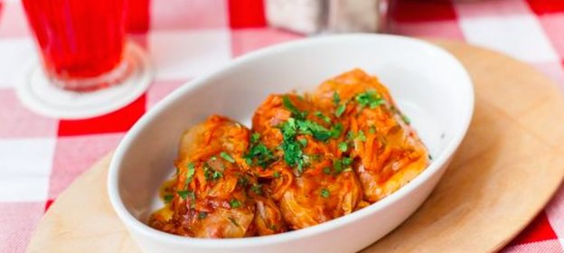 Голубцы овощные в морковном соусе