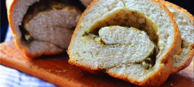 Чесночный хлеб-рулет