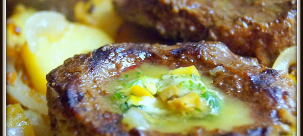 Стейк в луковом маринаде с ароматным маслом. Специально для Александра