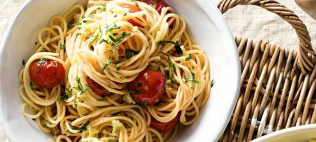 Спагетти с томатами черри и базиликом