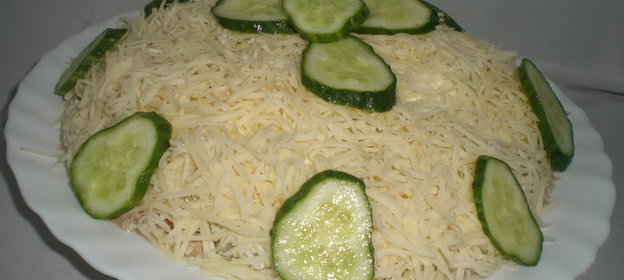 Салат с печенью трески (еще один вариант «Пирамиды»)