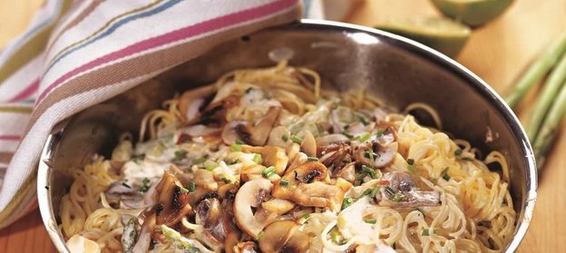 Лапша тальолини с грибами и спаржей в сливочном соусе