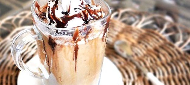 Холодный кофейный напиток фраппучино (Frappuccino)