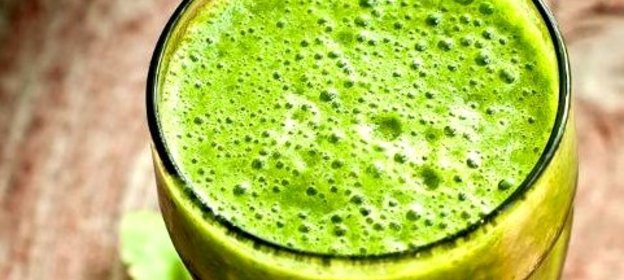 Зеленый смузи с апельсиновым соком