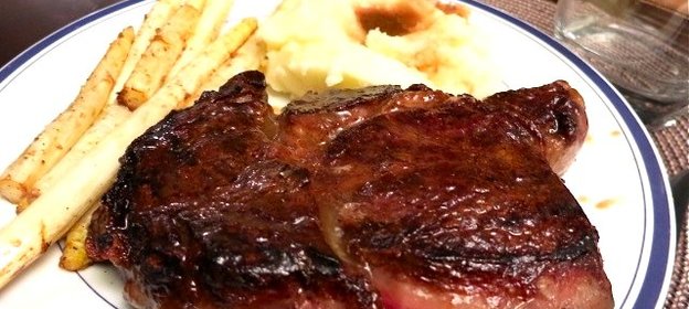 Вкусный стейк из говядины