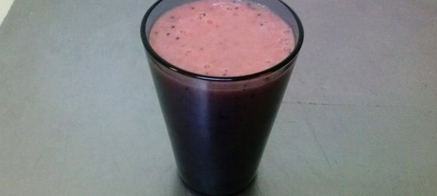 Вкусный клубничный смузи