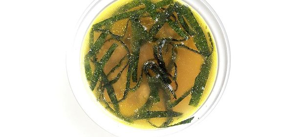 Куриный бульон с водорослями нори