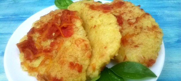 Луковые оладьи с подливой в мультиварке