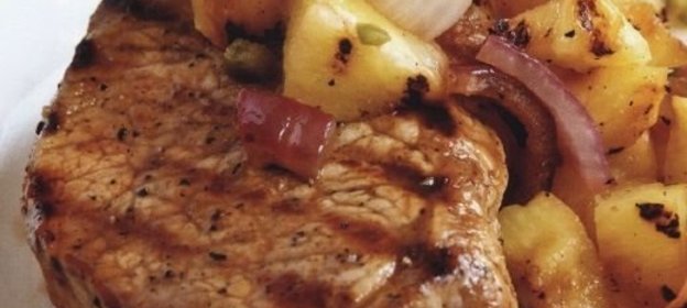 Свиные стейки с ананасовой сальсой