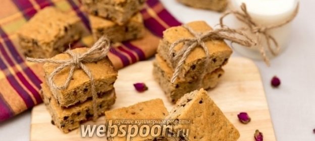 Нарезной арахисовый пирог с орехами и шоколадом
