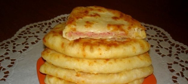 Лепешки с сыром и колбасой