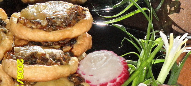 Творожные лепешки с начинкой