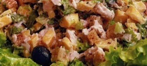 Салат «Цезарь» с сыром