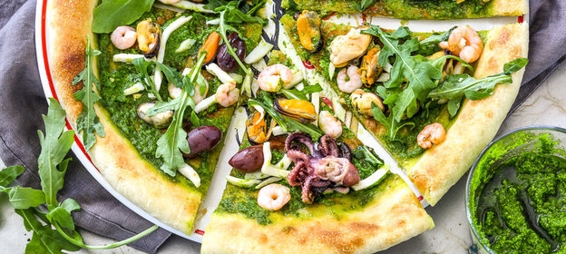 Пицца с песто и морепродуктами