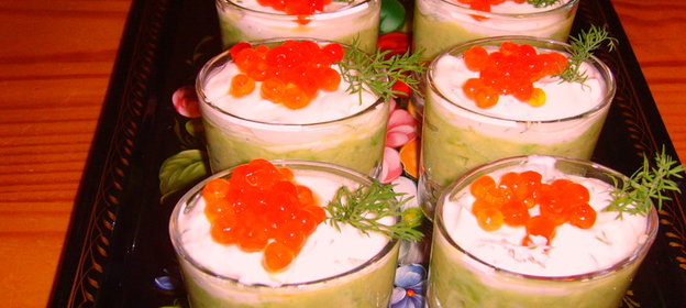 Веррины с крабовыми палочками, авокадо и красной икрой