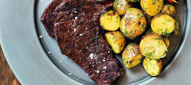 Денвер-стейк на углях