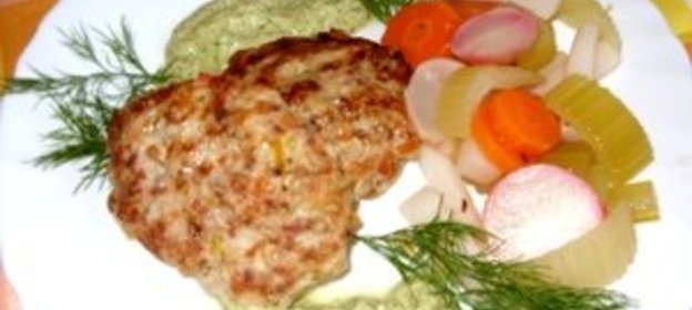 Бургеры из куриного фарша с овощами