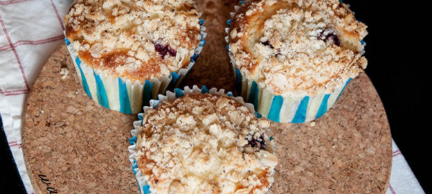 Маффины на йогурте с черникой и овсяными хлопьями