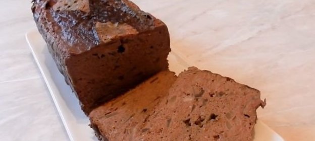 Масло, взбитое с кальмарами, чесноком и солеными огурцами.