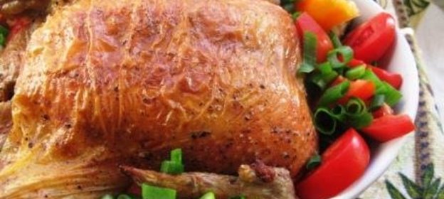 Курица с хлебным гарниром и овощами