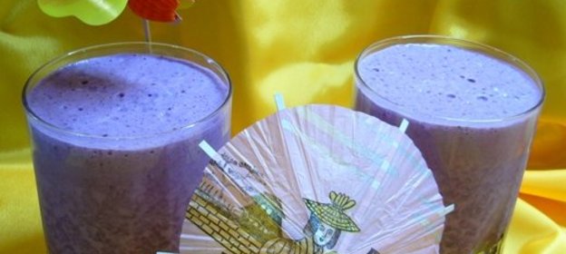 Смузи «Банан и ягоды»