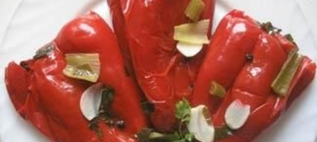 Красный перец в маринаде